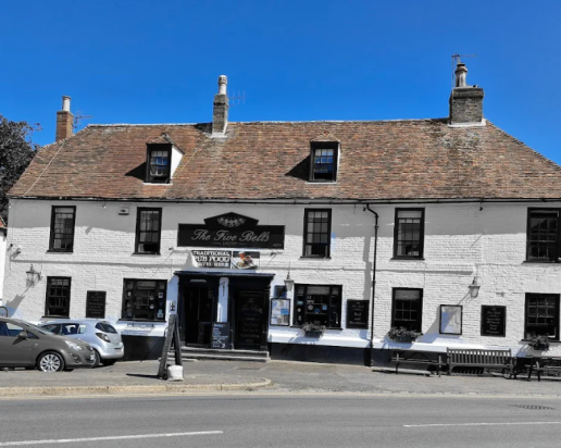 REDUCED - Iconic 17th-Century Pub and B&B in Prime Kent Location