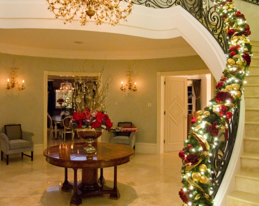 Established Install Company of Seasonal Decor
